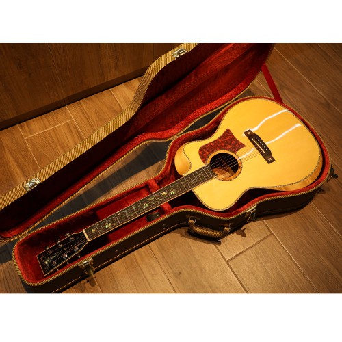 גיטרה אקוסטית עם קייס גיטרה אקוסטית עם קייס