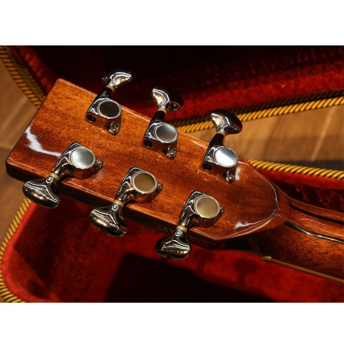 גיטרה אקוסטית עם קייס גיטרה אקוסטית עם קייס