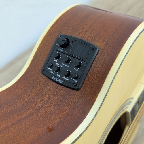 גיטרה בס אקוסטית עם תיק