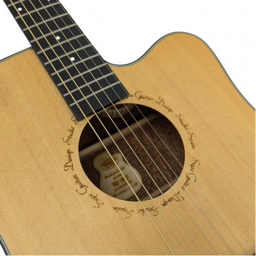 גיטרה אקוסטית מוגברת גיטרה אקוסטית מוגברת