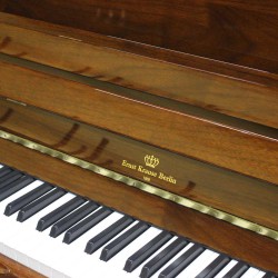 פסנתר חום, 121 ס"מ פסנתר חום, 121 ס"מ